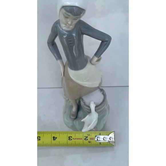 Milk Maid With Goose Lladro Vintage Figurine Girl with Milk Pail Porcelain - Picture 7 of 8